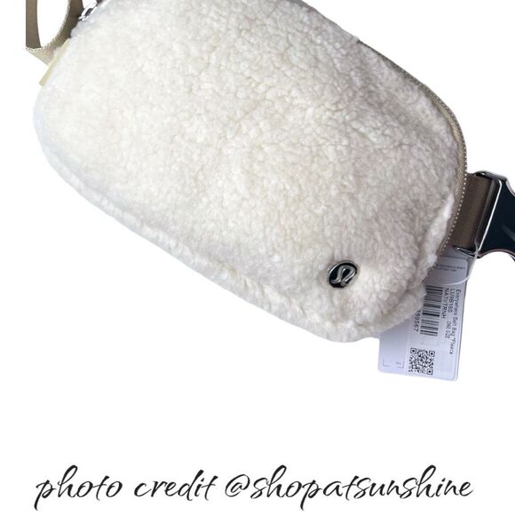 Lululemon Everywhere Belt Bag Fleece 1L NWT Natural Ivory Silver Hardware NEW - Picture 10 of 12